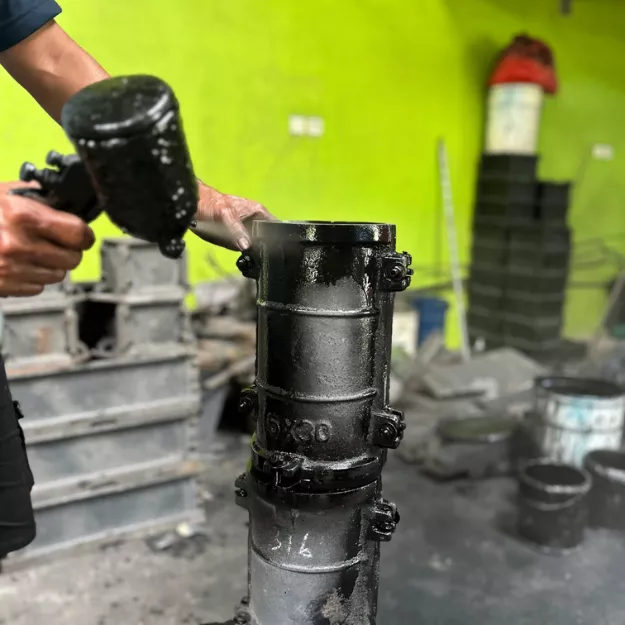 Proses Coloring Cetakan Beton Silinder